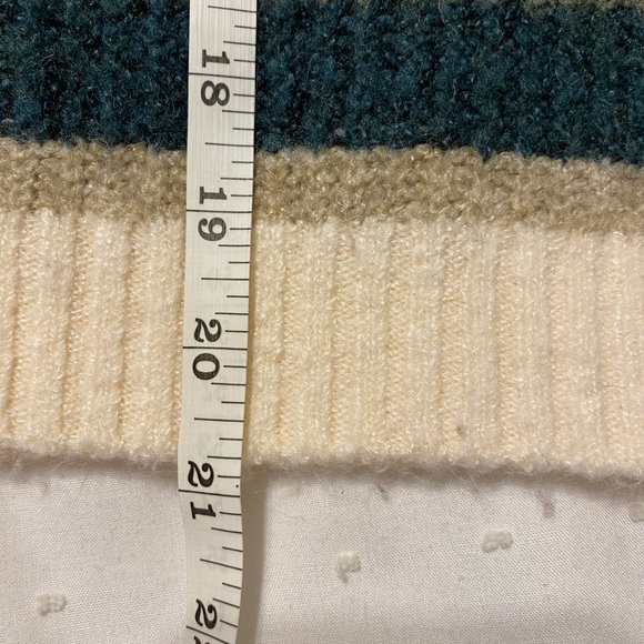 American Eagle Stripped Sweater - Picture 4 of 6